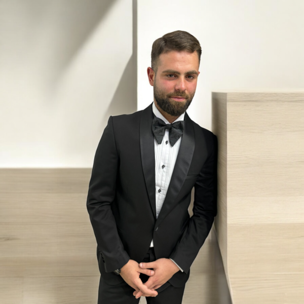 Single button suit